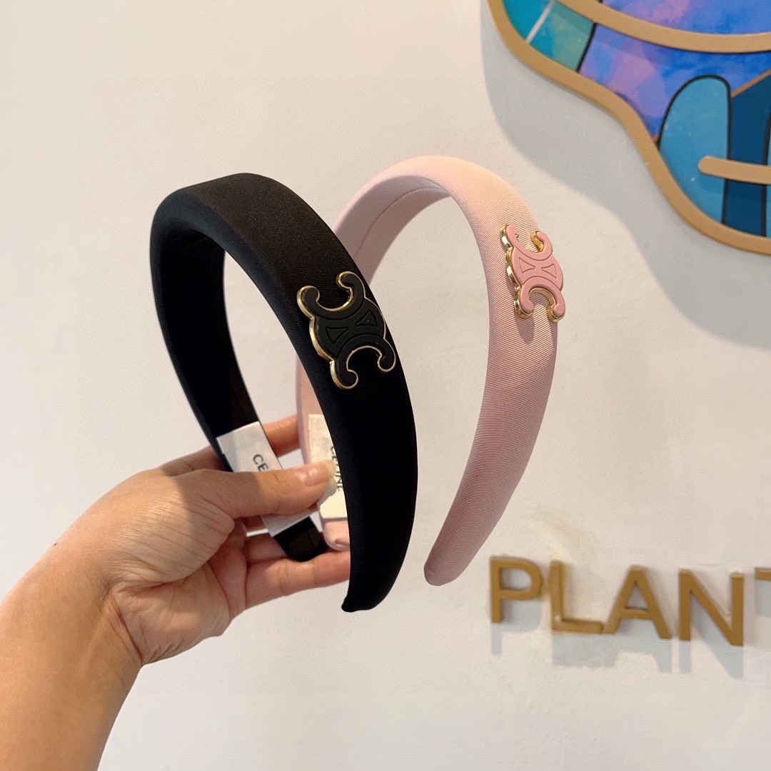 配包装
CELINE（赛琳）网红爆款发箍，佩戴舒适无压力，造型搭配必备头饰！非常时尚百搭！女神必备！名媛