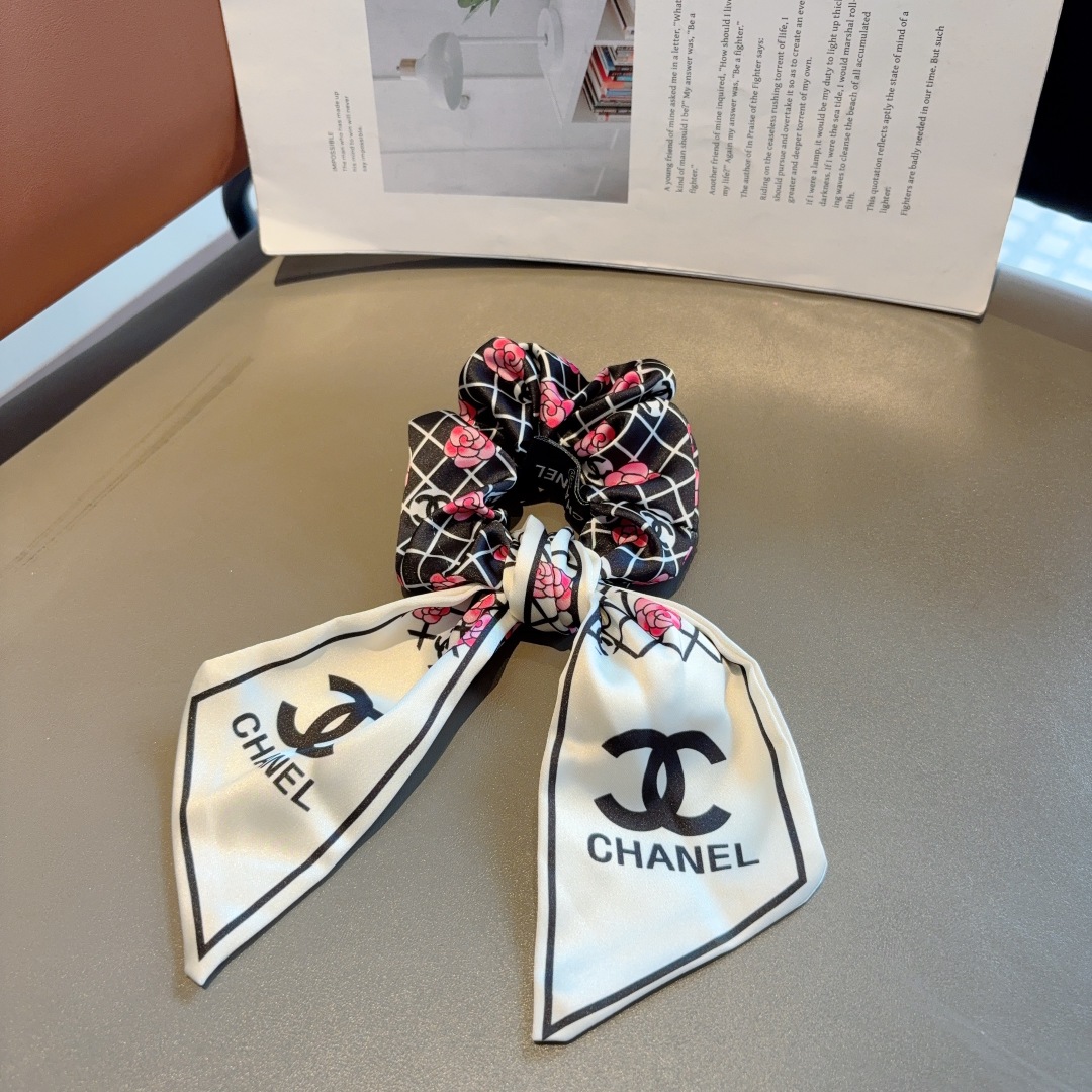 配包装
CHANEL （香奈儿）双C字母飘带马尾发圈 蝴蝶结肠圈，高档韩版皮筋，经典花型设计， 高端大气