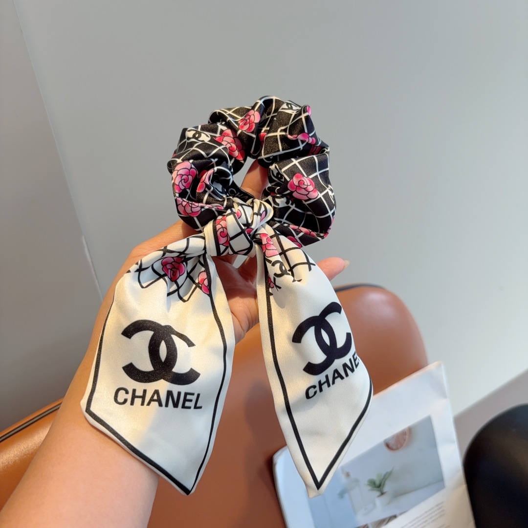 配包装
CHANEL （香奈儿）双C字母飘带马尾发圈 蝴蝶结肠圈，高档韩版皮筋，经典花型设计， 高端大气
