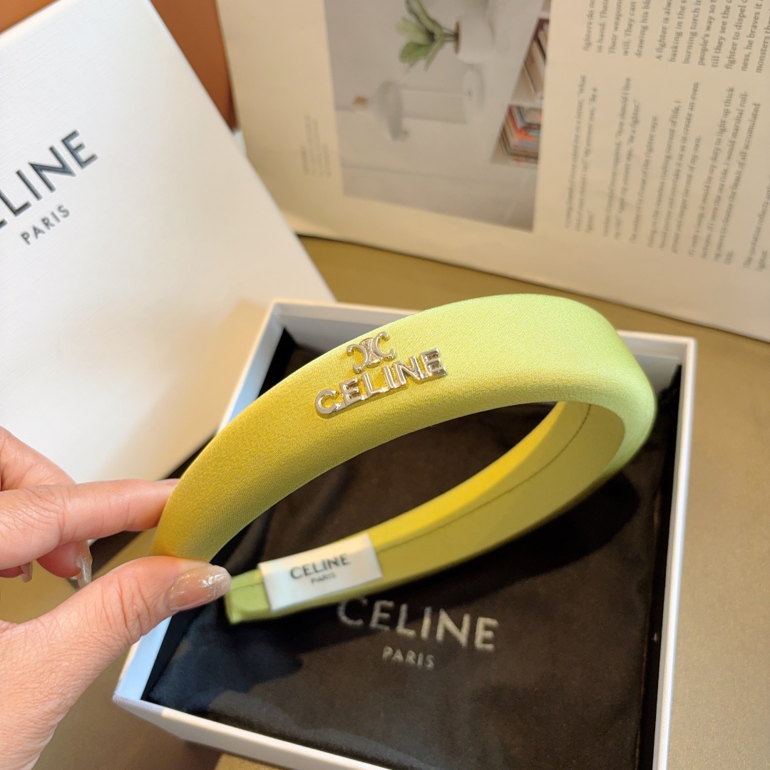 配包装
CELINE（赛琳）网红经典缎面发箍，佩戴舒适无压力，造型搭配必备头饰！非常时尚百搭！女神必备！
