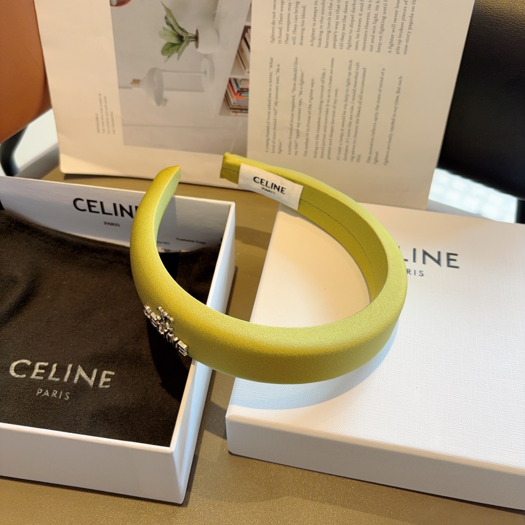 配包装
CELINE（赛琳）网红经典缎面发箍，佩戴舒适无压力，造型搭配必备头饰！非常时尚百搭！女神必备！