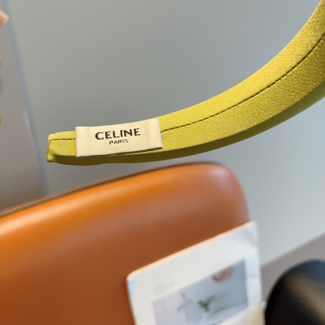 配包装
CELINE（赛琳）网红经典缎面发箍，佩戴舒适无压力，造型搭配必备头饰！非常时尚百搭！女神必备！