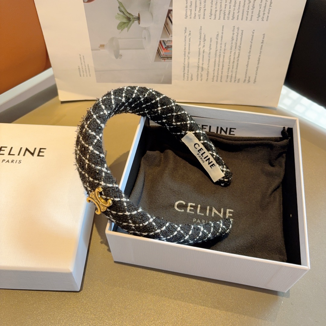 配包装
CELINE（赛琳）网红爆款发箍，佩戴舒适无压力，造型搭配必备头饰！非常时尚百搭！女神必备！名媛