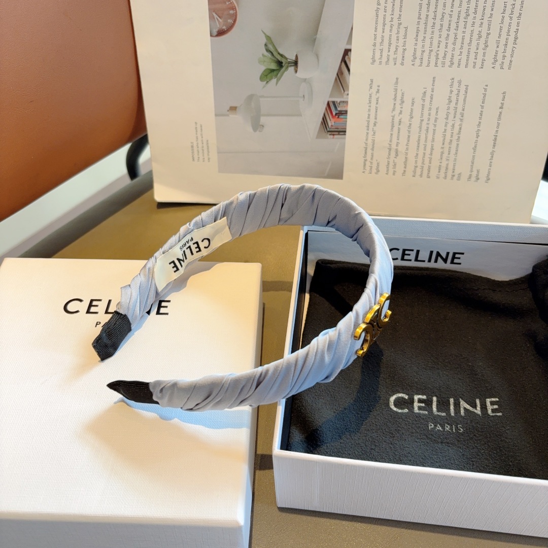 配包装
CELINE（赛琳）网红爆款发箍，佩戴舒适无压力，造型搭配必备头饰！非常时尚百搭！女神必备！名媛