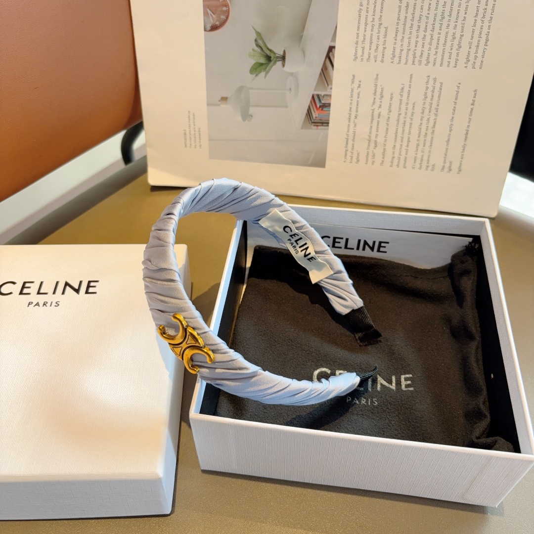 配包装
CELINE（赛琳）网红爆款发箍，佩戴舒适无压力，造型搭配必备头饰！非常时尚百搭！女神必备！名媛