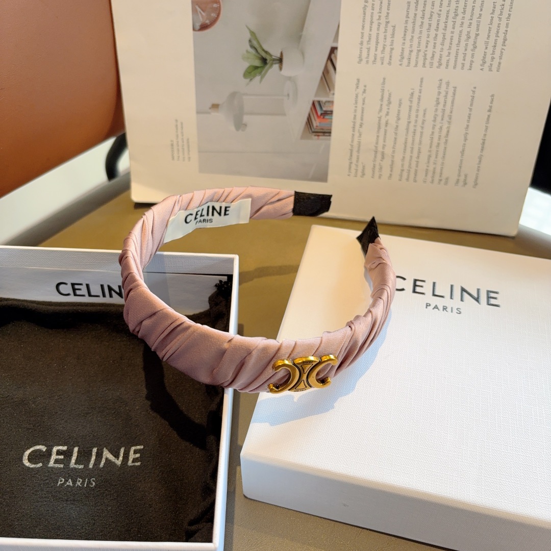 配包装
CELINE（赛琳）网红爆款发箍，佩戴舒适无压力，造型搭配必备头饰！非常时尚百搭！女神必备！名媛