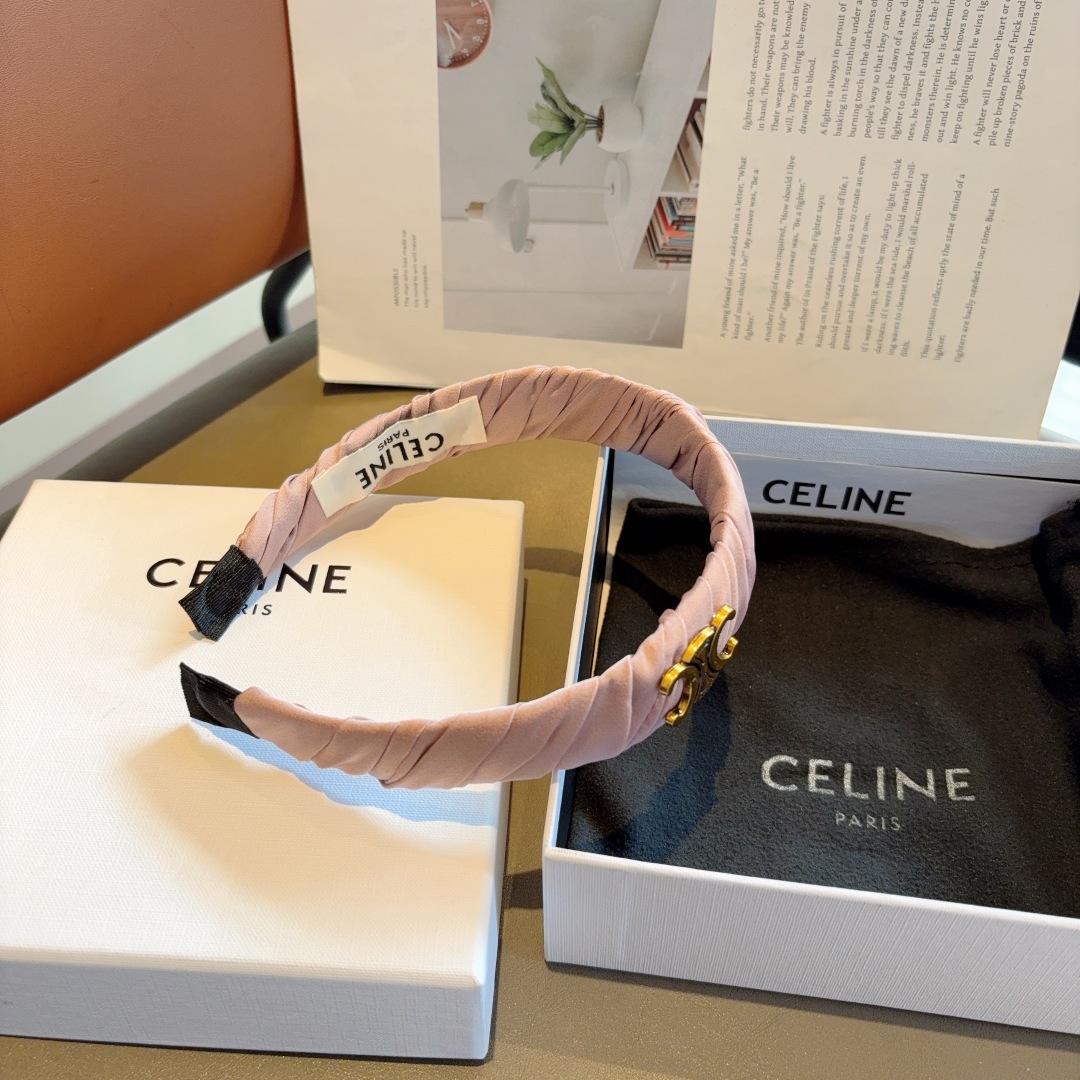 配包装
CELINE（赛琳）网红爆款发箍，佩戴舒适无压力，造型搭配必备头饰！非常时尚百搭！女神必备！名媛
