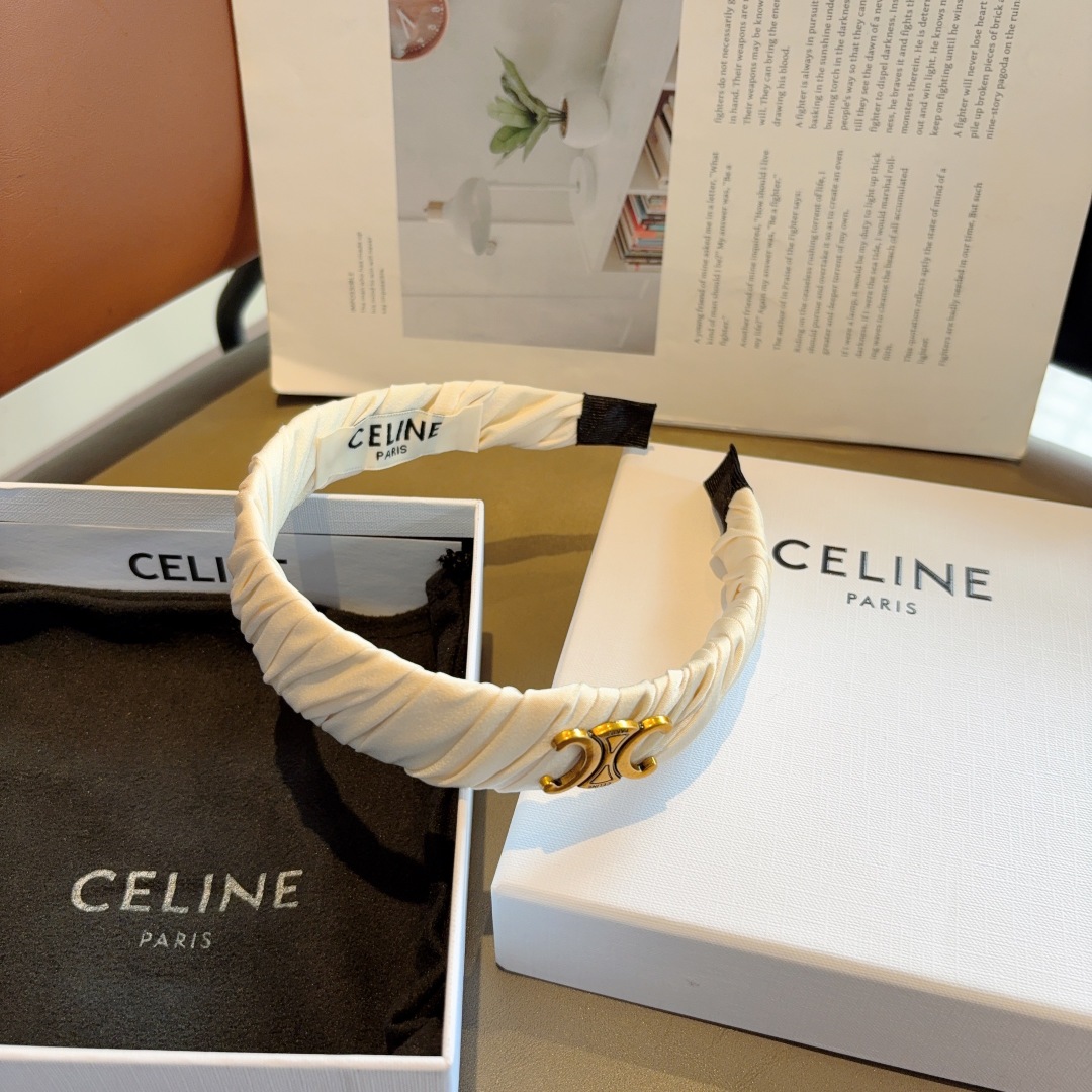 配包装
CELINE（赛琳）网红爆款发箍，佩戴舒适无压力，造型搭配必备头饰！非常时尚百搭！女神必备！名媛