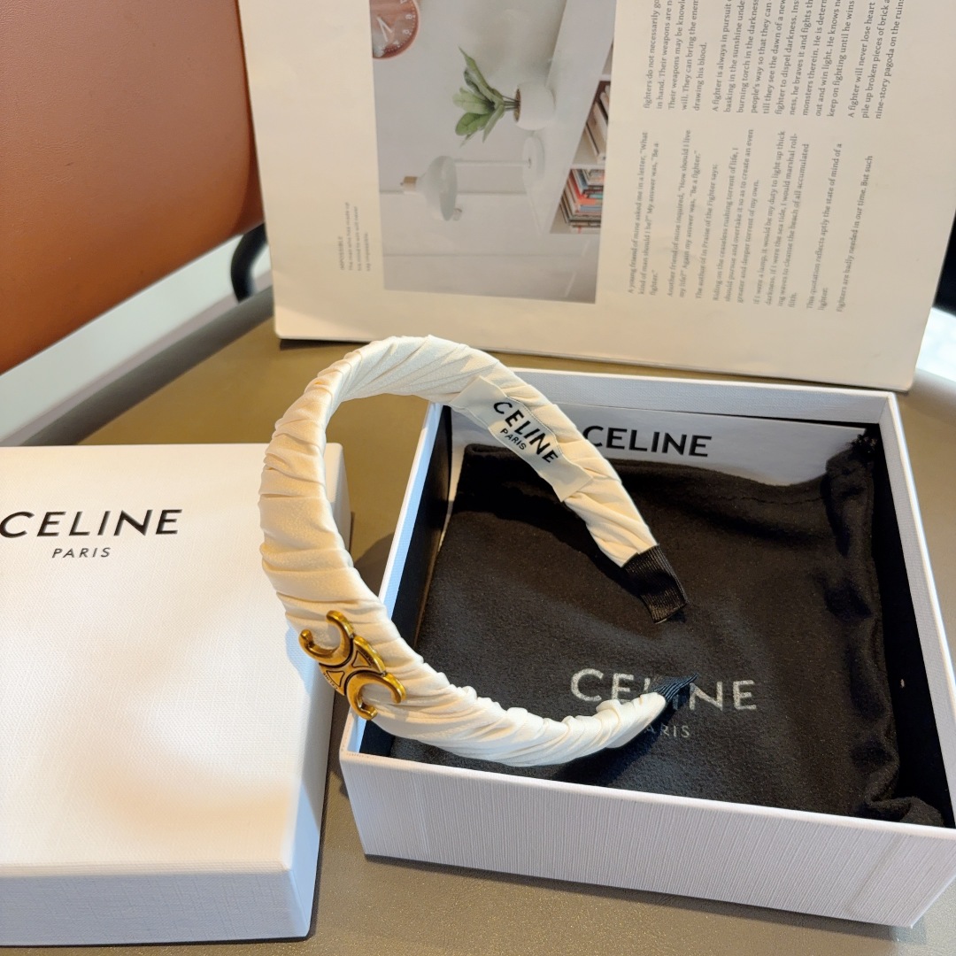 配包装
CELINE（赛琳）网红爆款发箍，佩戴舒适无压力，造型搭配必备头饰！非常时尚百搭！女神必备！名媛