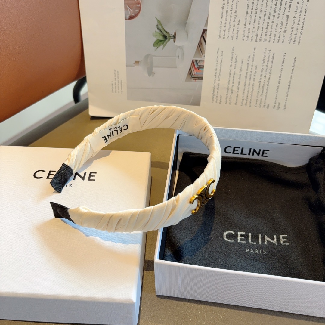配包装
CELINE（赛琳）网红爆款发箍，佩戴舒适无压力，造型搭配必备头饰！非常时尚百搭！女神必备！名媛