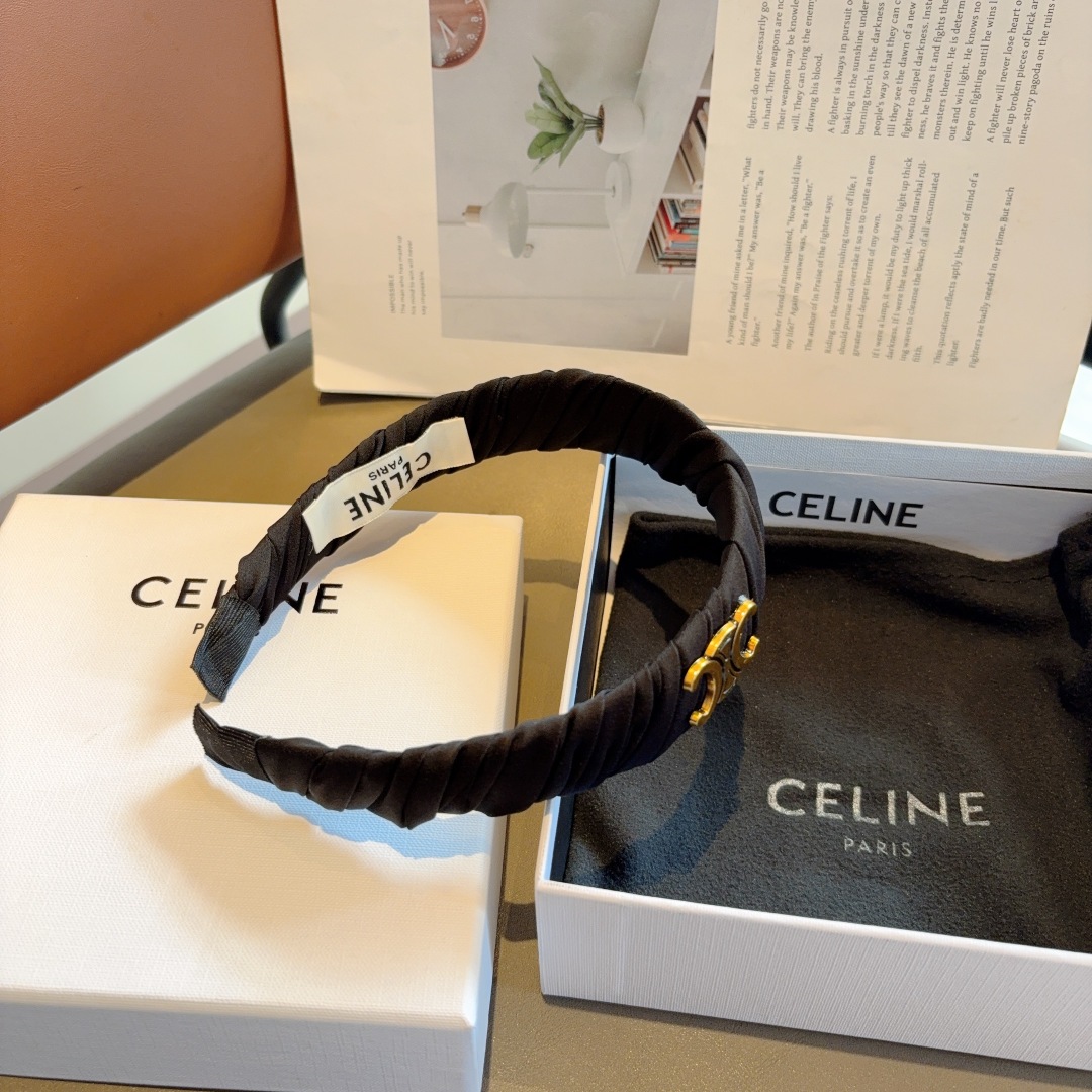 配包装
CELINE（赛琳）网红爆款发箍，佩戴舒适无压力，造型搭配必备头饰！非常时尚百搭！女神必备！名媛