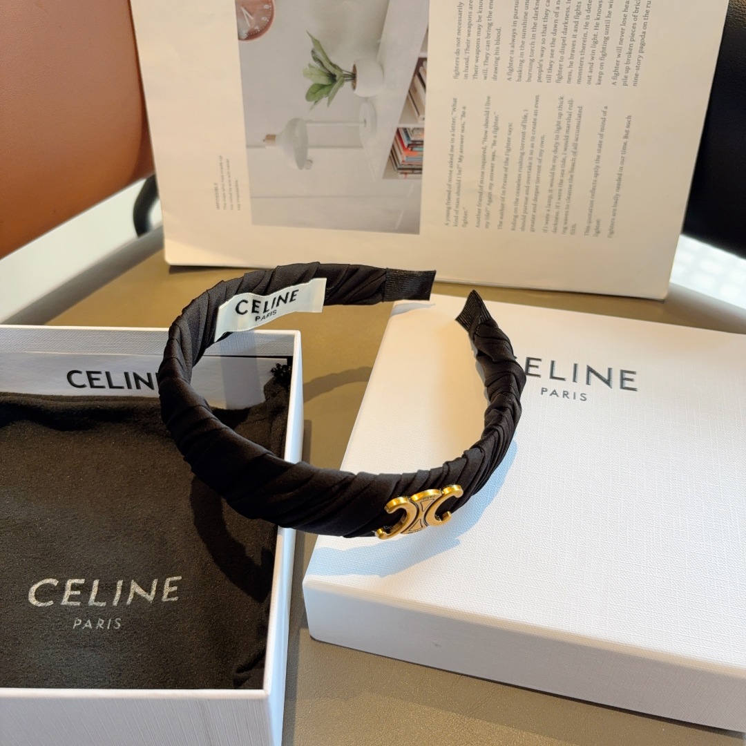 配包装
CELINE（赛琳）网红爆款发箍，佩戴舒适无压力，造型搭配必备头饰！非常时尚百搭！女神必备！名媛