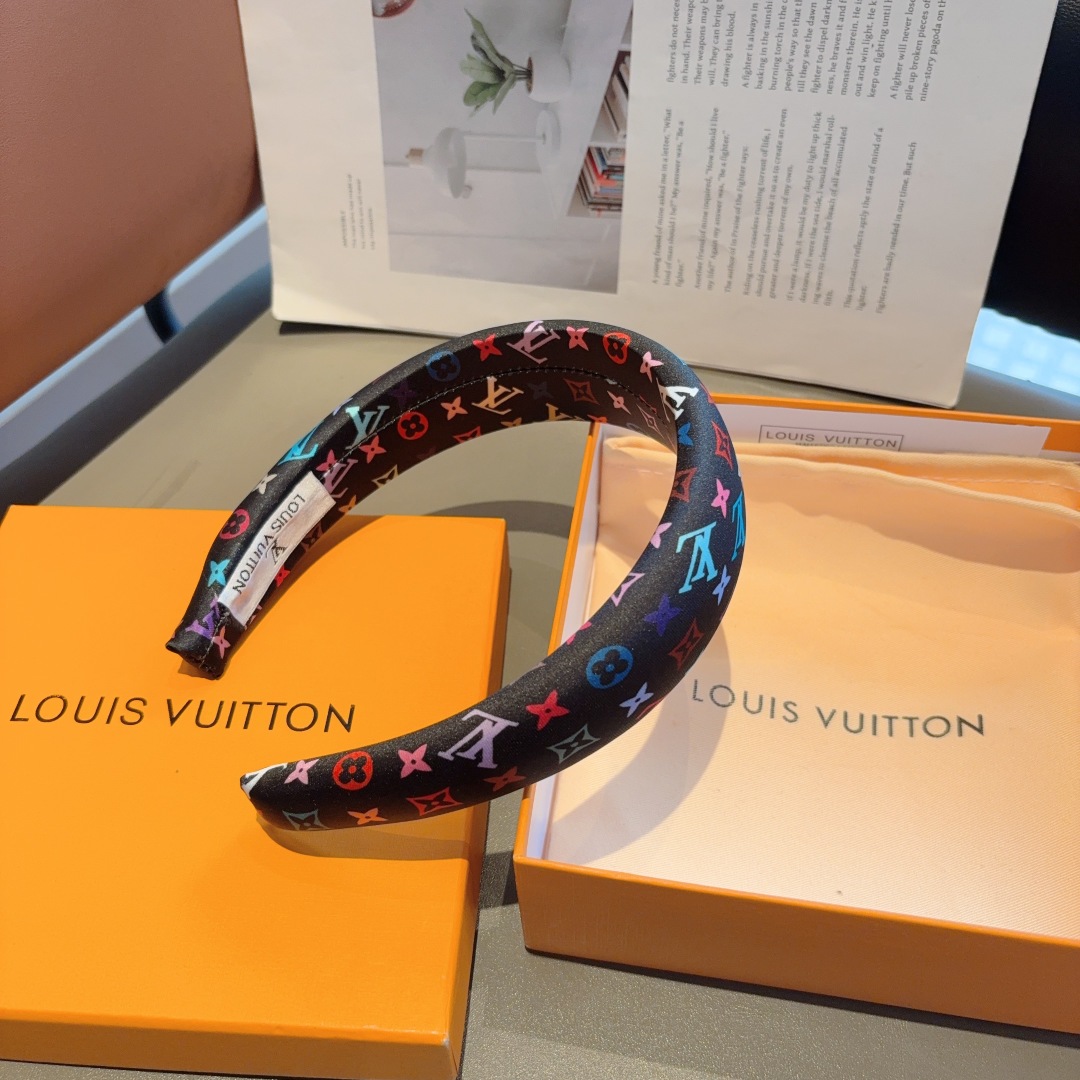 配包装
LV 路易威登 经典新款发箍，时尚可爱宽边头箍，专柜最新款来袭💕时尚百搭，女神必入  ！