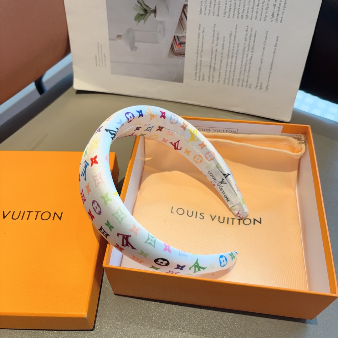 配包装
LV 路易威登 经典新款发箍，时尚可爱宽边头箍，专柜最新款来袭💕时尚百搭，女神必入  ！