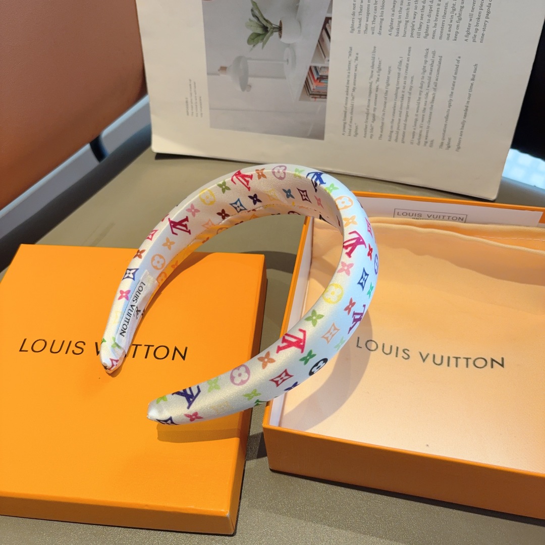 配包装
LV 路易威登 经典新款发箍，时尚可爱宽边头箍，专柜最新款来袭💕时尚百搭，女神必入  ！