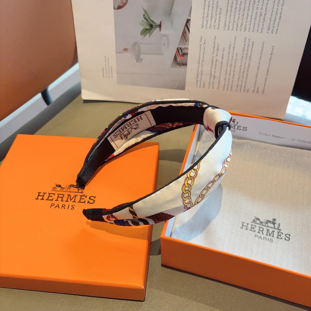 配包装
Hermes（爱马仕）  火爆定制款发箍，网红同款  进口真丝面料， 出口订单、细节全部实拍！特