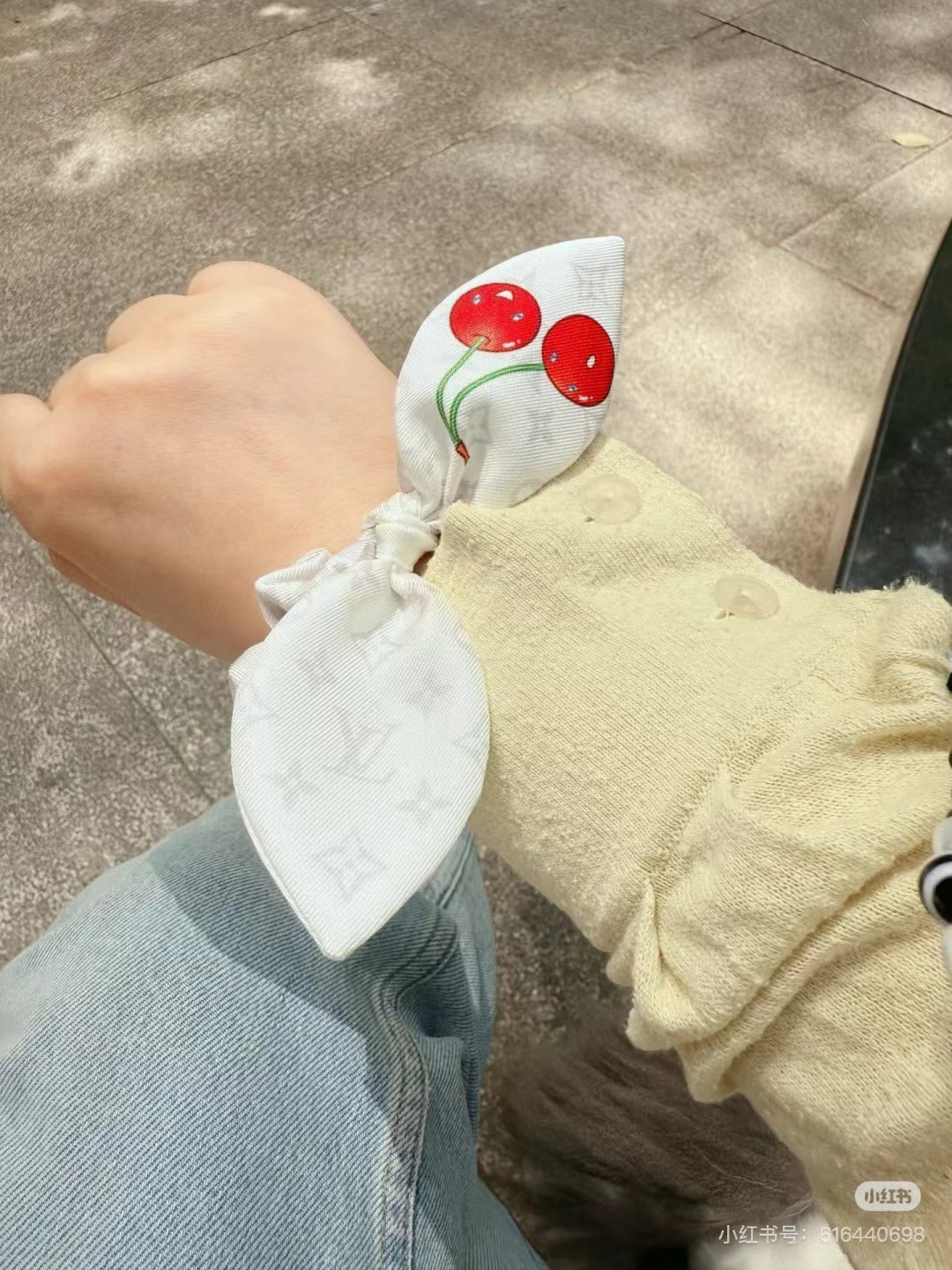 配包装
LV （路易威登）村上隆系列🌸马尾蝴蝶结发圈肠圈，高档韩版皮筋，经典花型设计， 高端大气，名媛范