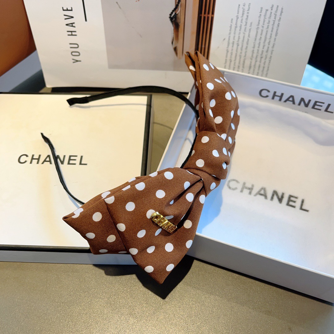 配包装
CHANEL（香奈儿）新款小香风波点蝴蝶结精致发箍，复古头箍，网红爆款推荐 搭配高端材质，超精致
