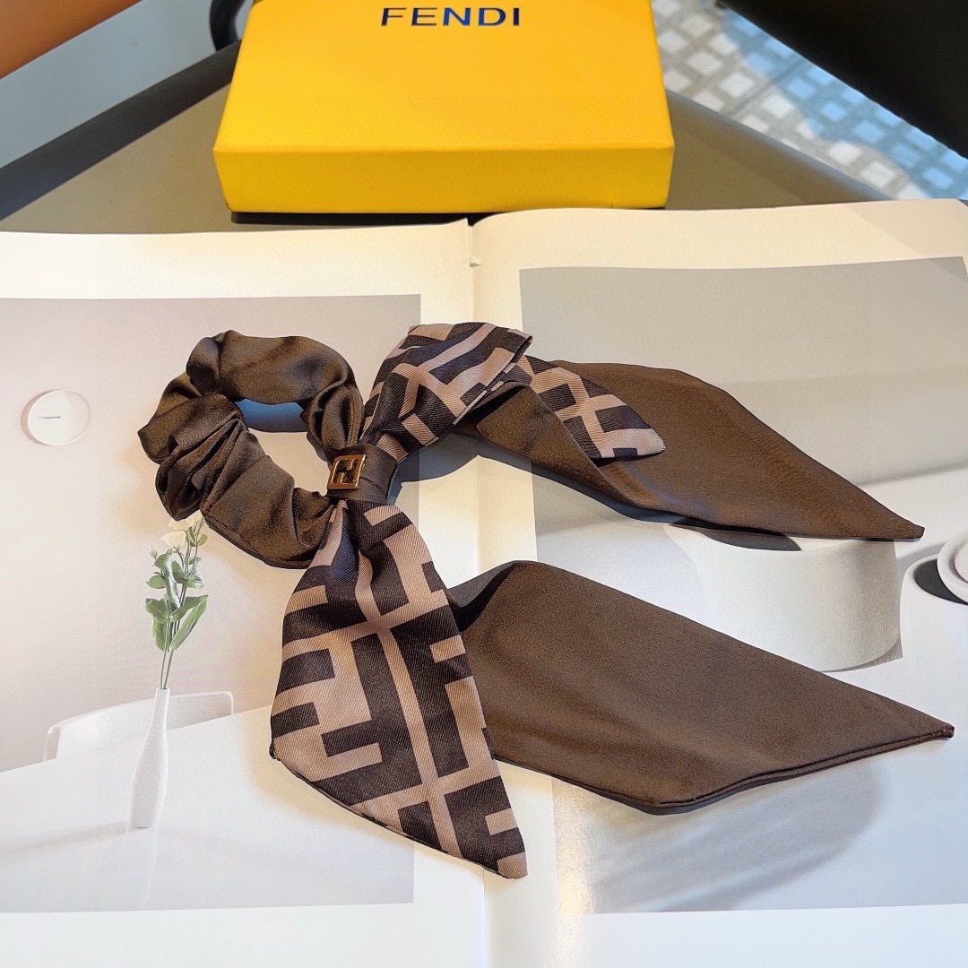 配包装 
FENDI （芬迪） 原单进口肠圈，经典双层蝴蝶结飘带 发圈，专柜品质，复古经典款， 高端大气