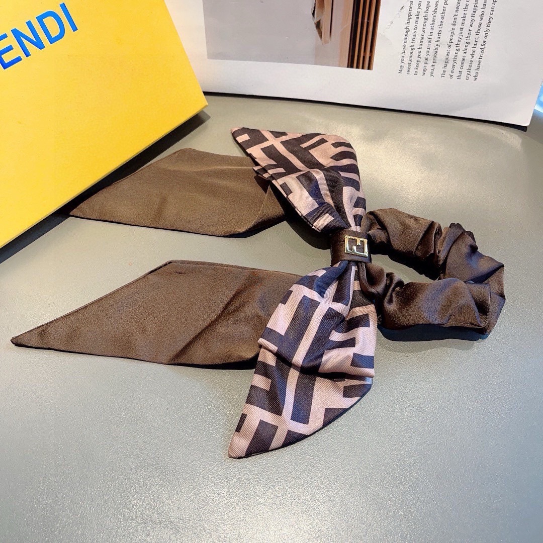 配包装 
FENDI （芬迪） 原单进口肠圈，经典双层蝴蝶结飘带 发圈，专柜品质，复古经典款， 高端大气