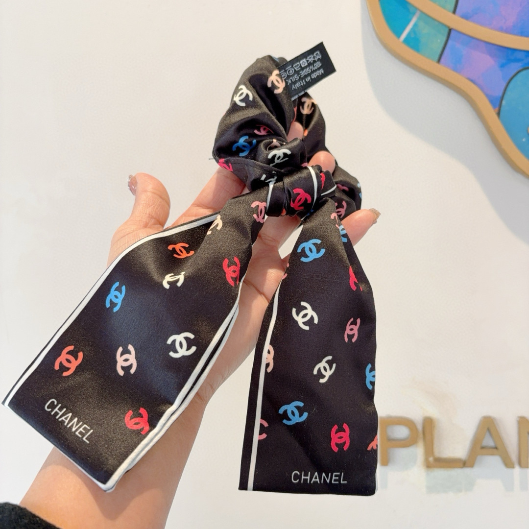 配包装
CHANEL （香奈儿）字母飘带马尾发圈 蝴蝶结肠圈，高档韩版皮筋，经典花型设计， 高端大气，名