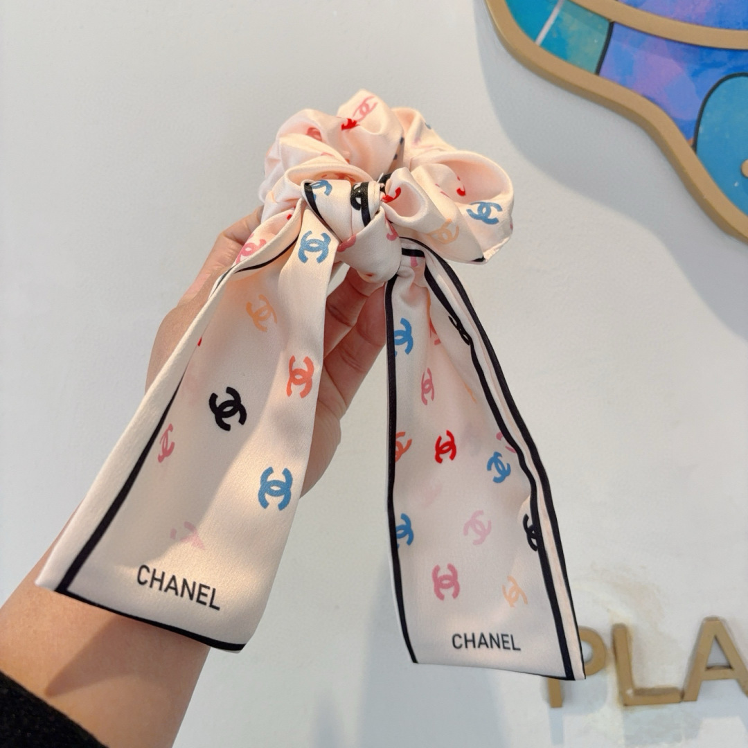 配包装
CHANEL （香奈儿）字母飘带马尾发圈 蝴蝶结肠圈，高档韩版皮筋，经典花型设计， 高端大气，名