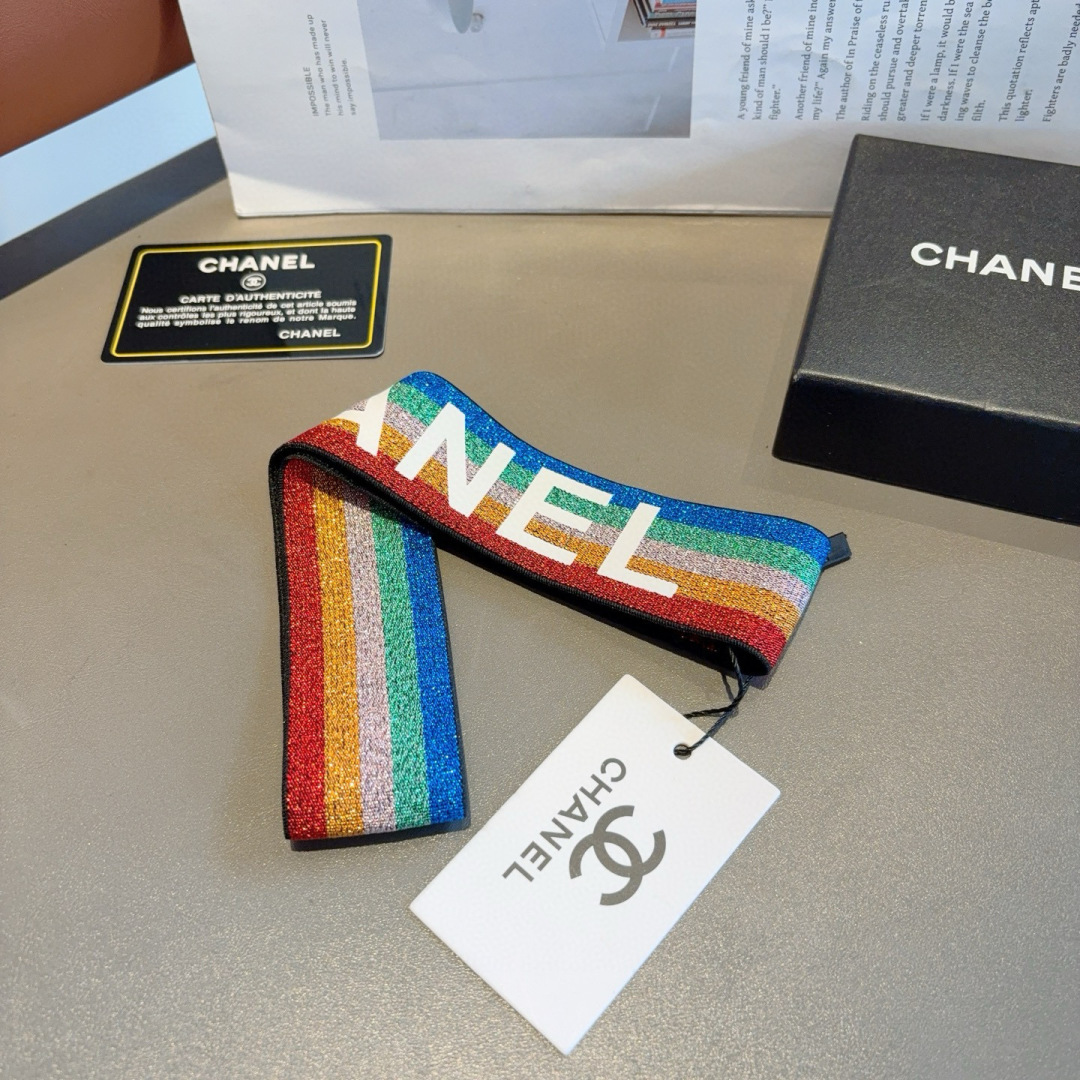 配包装
CHANEL （香奈儿）网红潮款字母头巾 高档韩版皮筋，经典花型设计， 高端大气，名媛范儿，