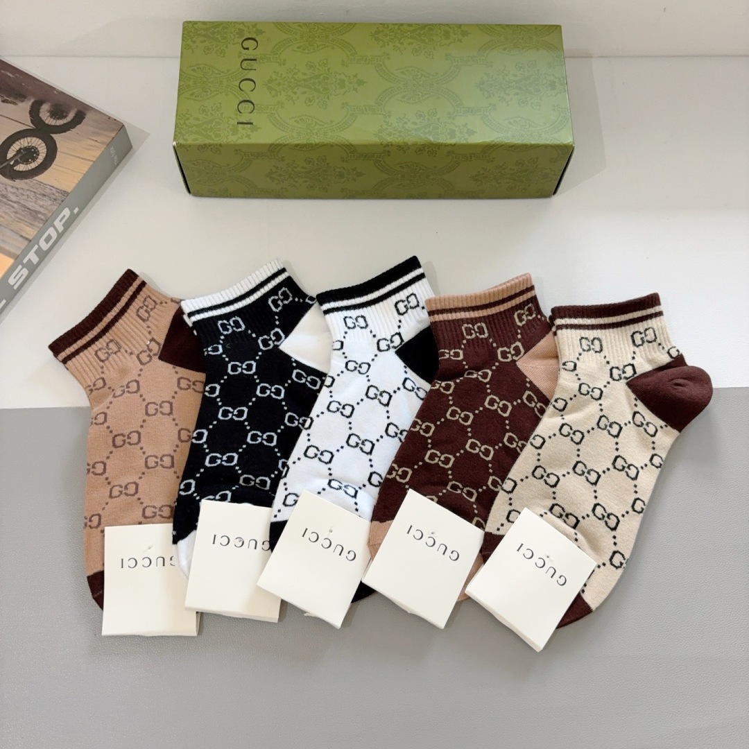 配包装（一盒5双）
GUCCI 古奇 新款短款袜子！，经典GG字母、专柜同步船袜 💛大牌出街，潮人必备。
