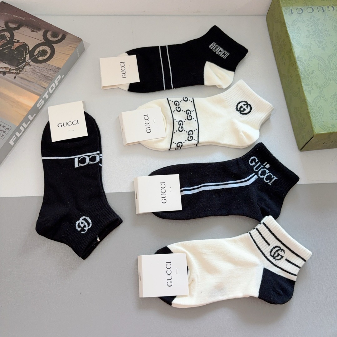配包装（一盒5双）
Gucci 古奇新款袜子 纯棉材制 经典GG图案logo，专柜同步袜子❗️大牌出街，