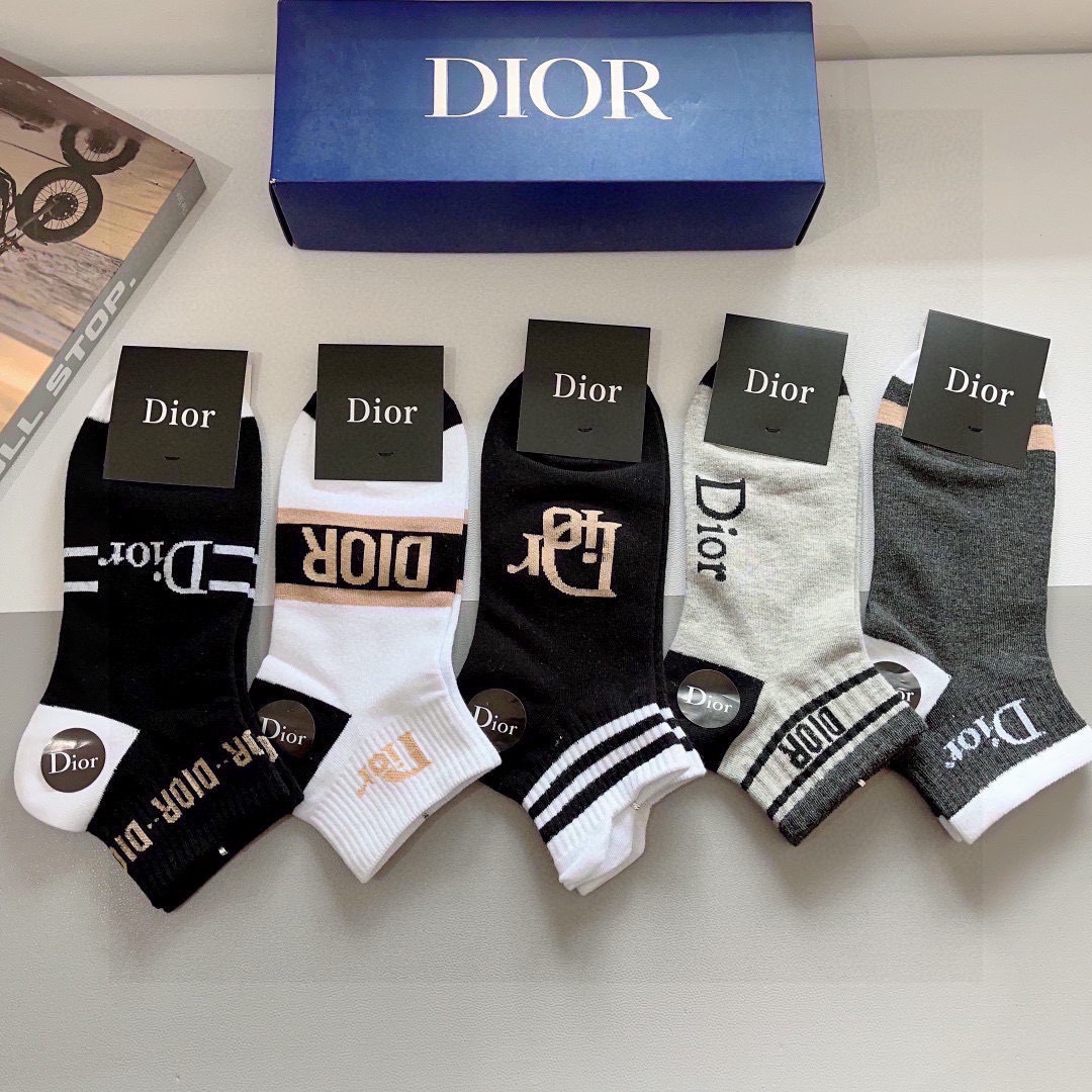 配包装（一盒5双）
Dior 迪奥 新款字母罗口短筒袜子！爆款字母专柜同步袜子，💛大牌出街，潮人必备。超