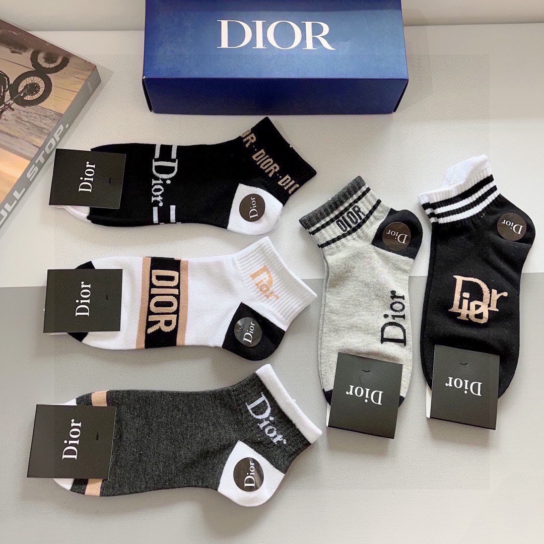 配包装（一盒5双）
Dior 迪奥 新款字母罗口短筒袜子！爆款字母专柜同步袜子，💛大牌出街，潮人必备。超