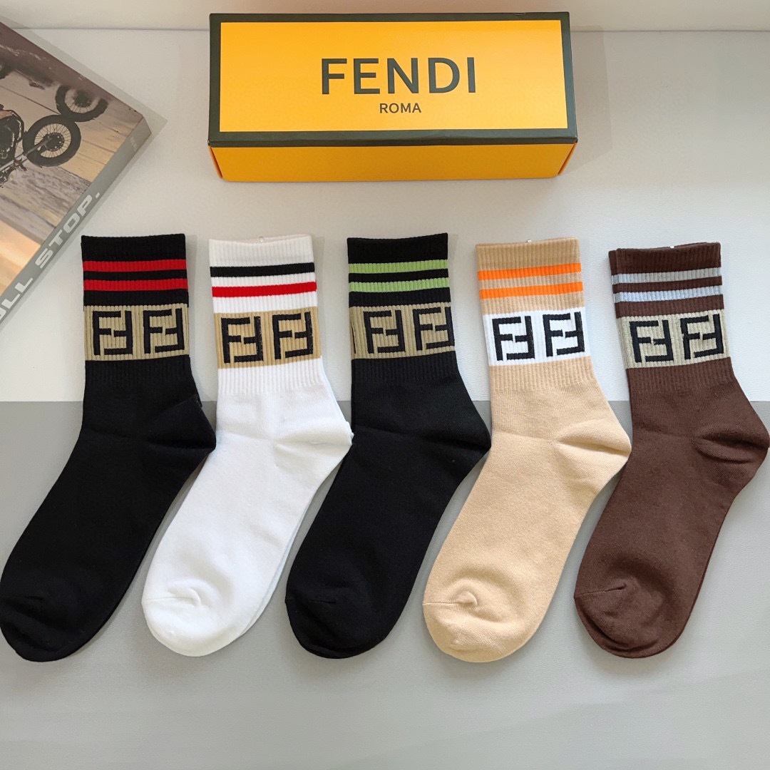 配包装【一盒5双】
FENDI芬迪高版本 ～经典款芬迪长筒袜子。超级柔软。。潮人必不能少的FENDI专柜