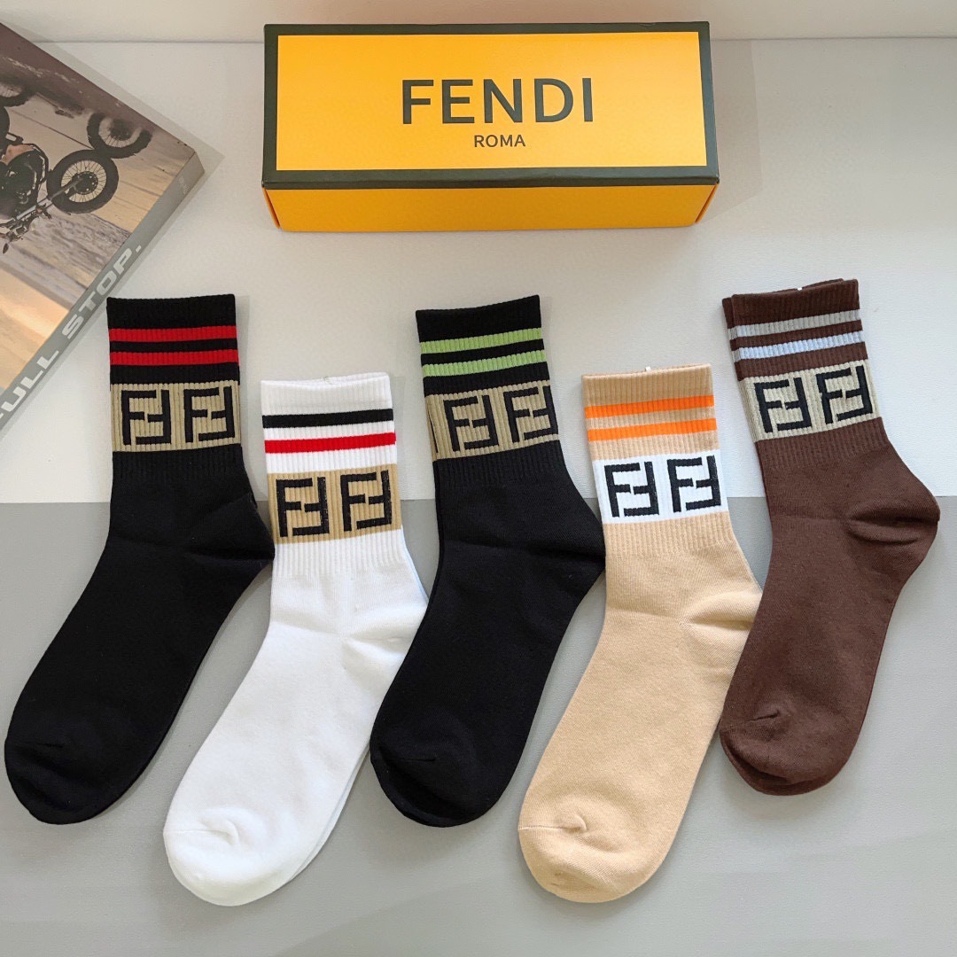 配包装【一盒5双】
FENDI芬迪高版本 ～经典款芬迪长筒袜子。超级柔软。。潮人必不能少的FENDI专柜