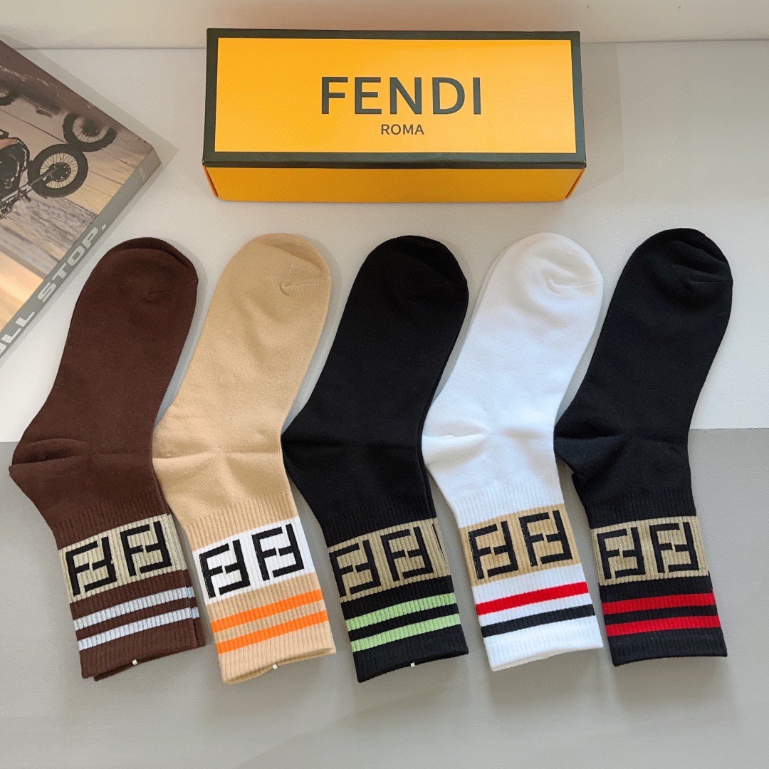 配包装【一盒5双】
FENDI芬迪高版本 ～经典款芬迪长筒袜子。超级柔软。。潮人必不能少的FENDI专柜