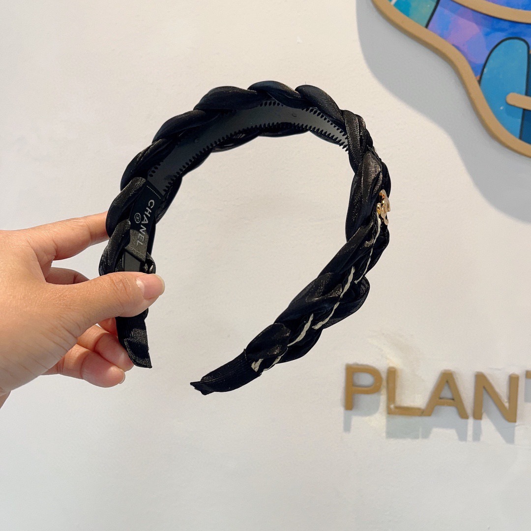 配包装
CHANEL（香奈儿）最新款小香风精致发箍，复古头箍，网红爆款推荐 搭配高端材质，超精致，时尚百