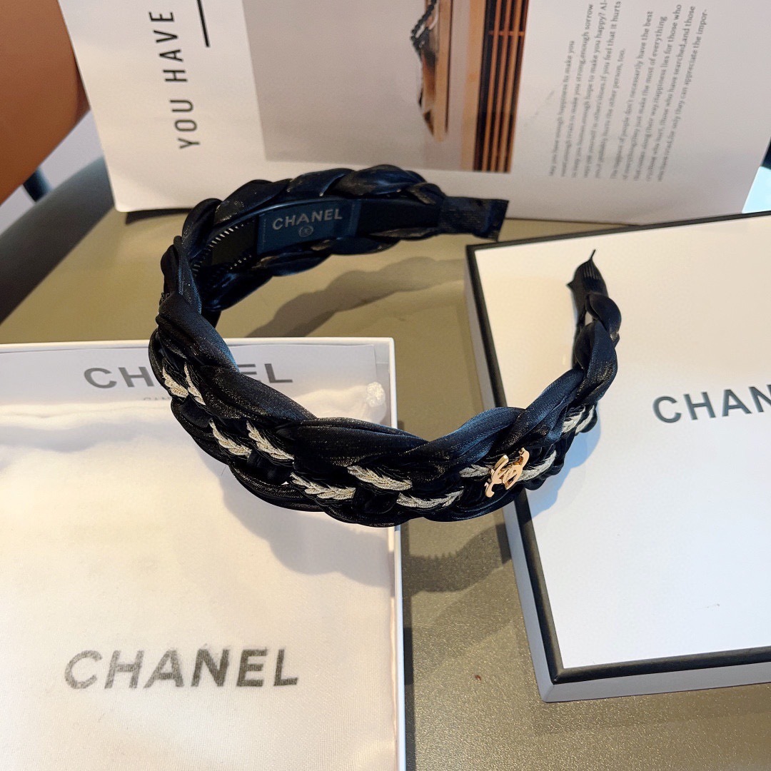 配包装
CHANEL（香奈儿）最新款小香风精致发箍，复古头箍，网红爆款推荐 搭配高端材质，超精致，时尚百