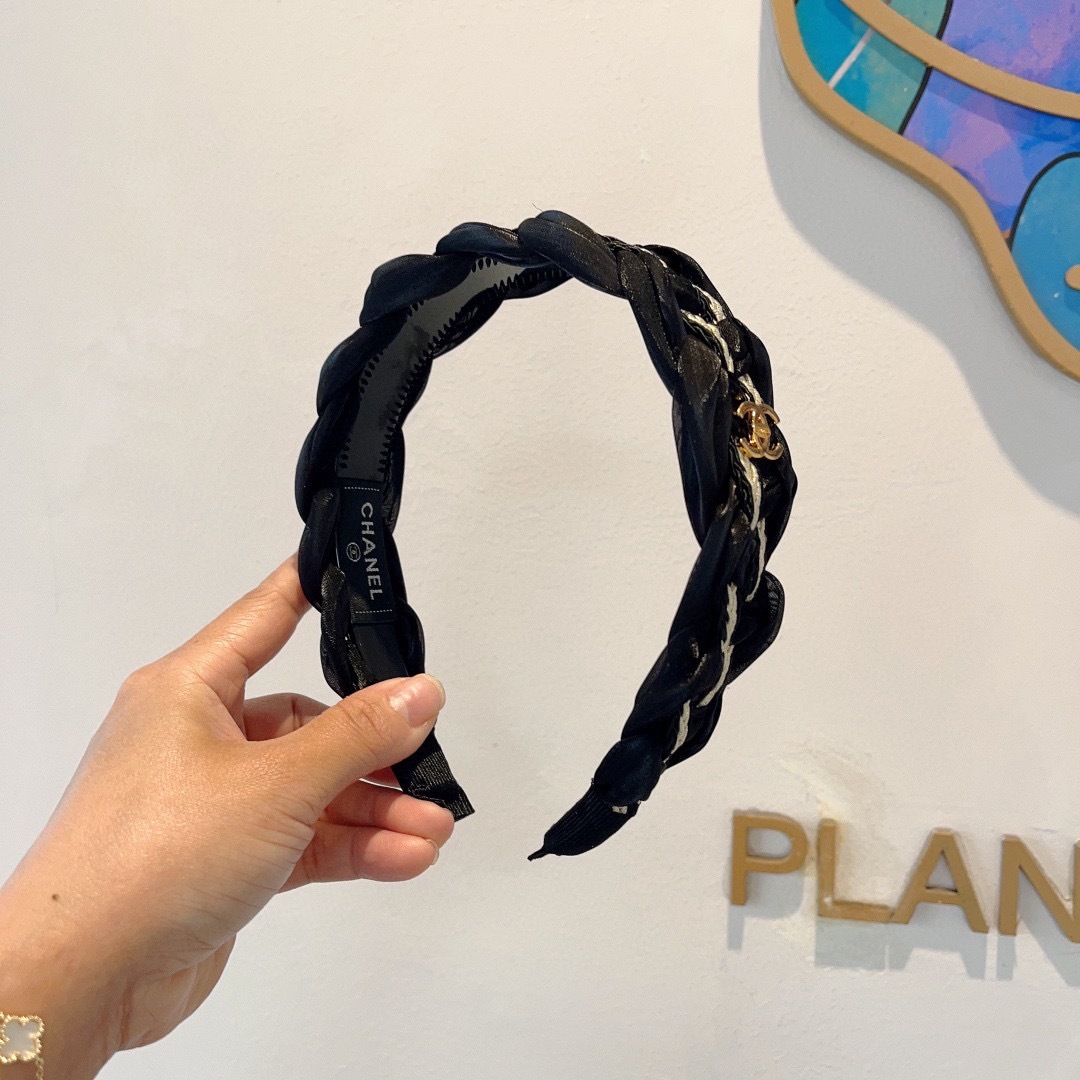 配包装
CHANEL（香奈儿）最新款小香风精致发箍，复古头箍，网红爆款推荐 搭配高端材质，超精致，时尚百
