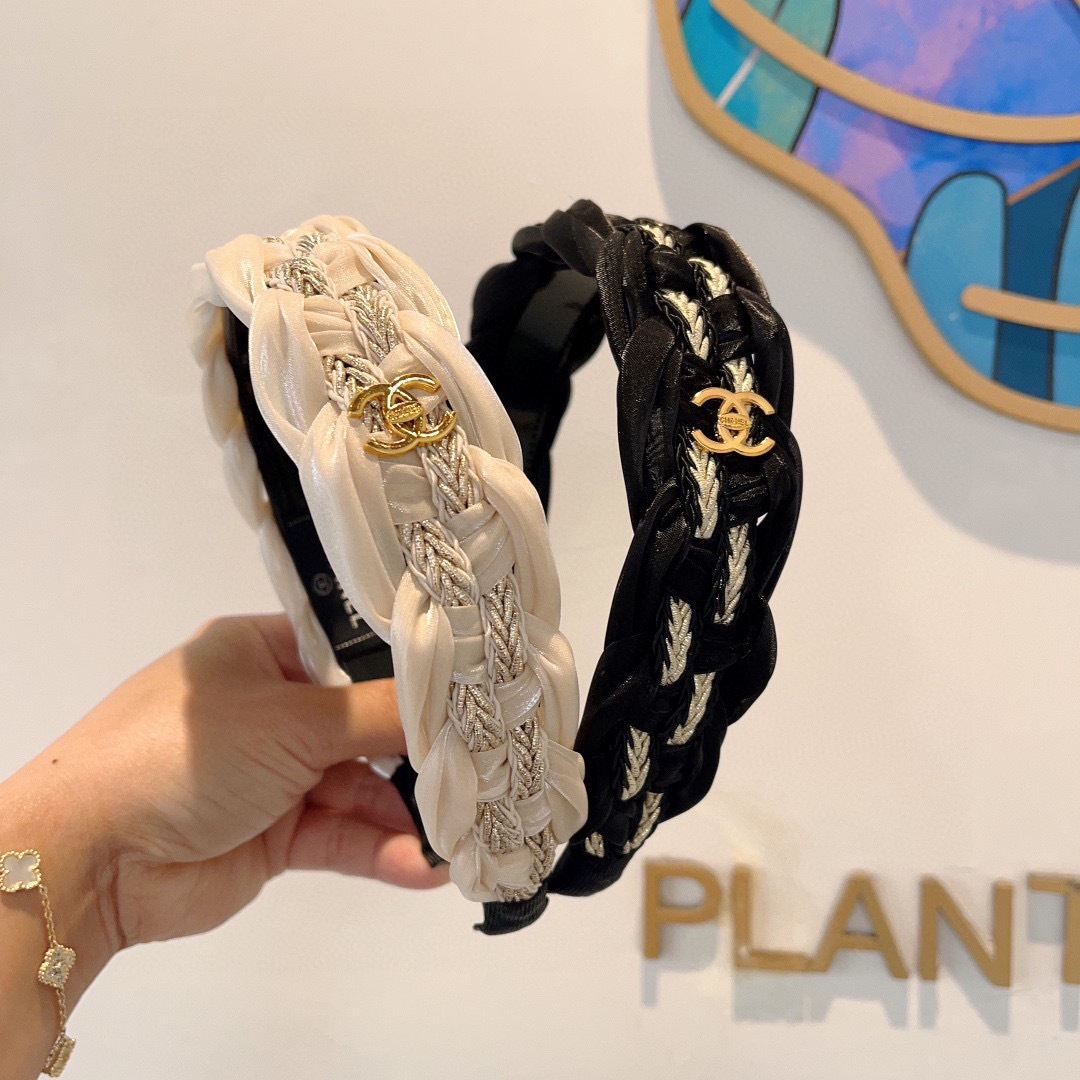配包装
CHANEL（香奈儿）最新款小香风精致发箍，复古头箍，网红爆款推荐 搭配高端材质，超精致，时尚百
