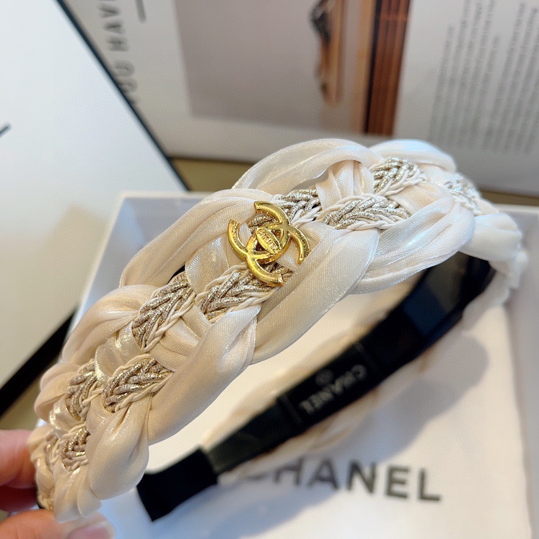 配包装
CHANEL（香奈儿）最新款小香风精致发箍，复古头箍，网红爆款推荐 搭配高端材质，超精致，时尚百