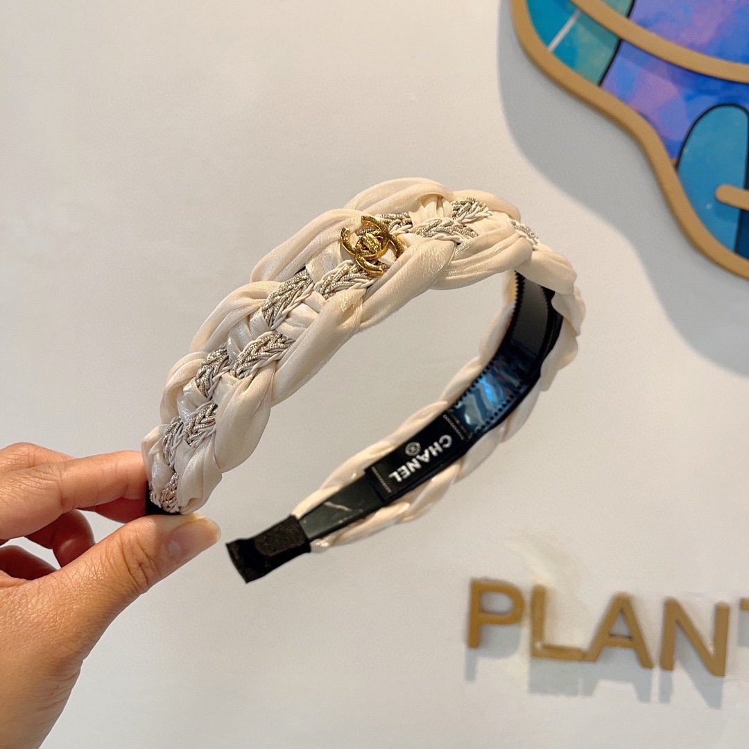 配包装
CHANEL（香奈儿）最新款小香风精致发箍，复古头箍，网红爆款推荐 搭配高端材质，超精致，时尚百