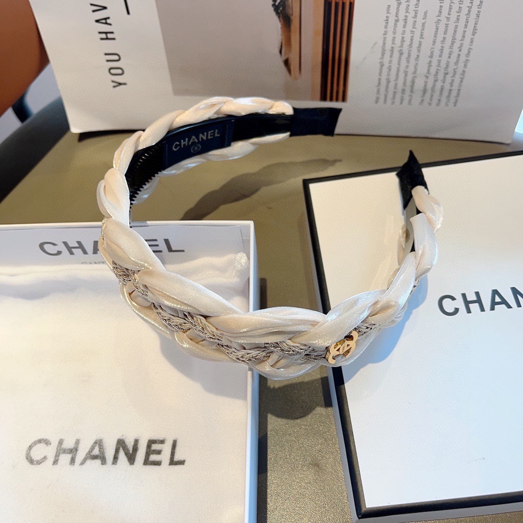配包装
CHANEL（香奈儿）最新款小香风精致发箍，复古头箍，网红爆款推荐 搭配高端材质，超精致，时尚百