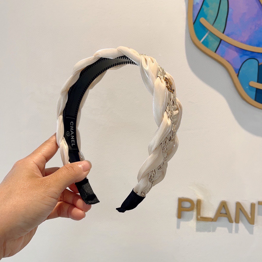 配包装
CHANEL（香奈儿）最新款小香风精致发箍，复古头箍，网红爆款推荐 搭配高端材质，超精致，时尚百