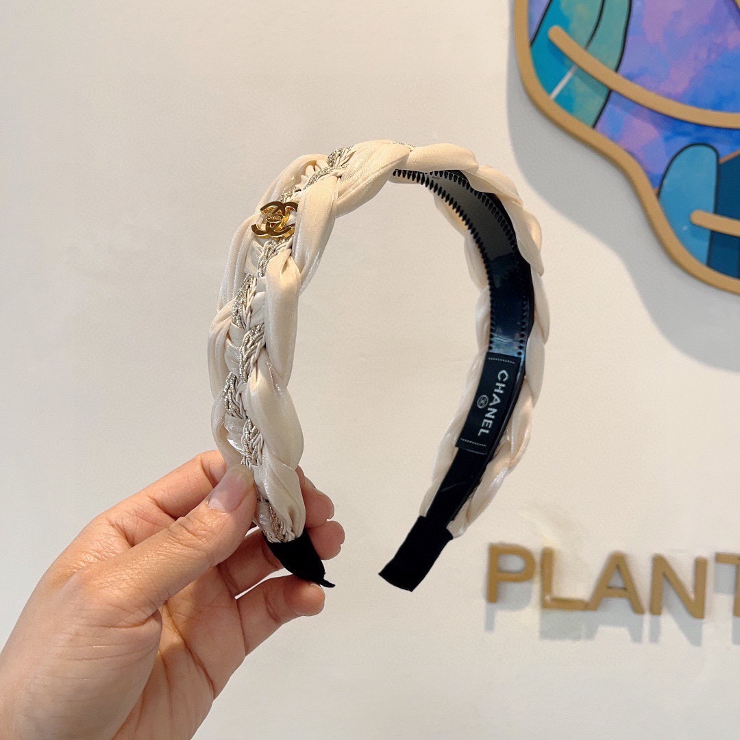 配包装
CHANEL（香奈儿）最新款小香风精致发箍，复古头箍，网红爆款推荐 搭配高端材质，超精致，时尚百