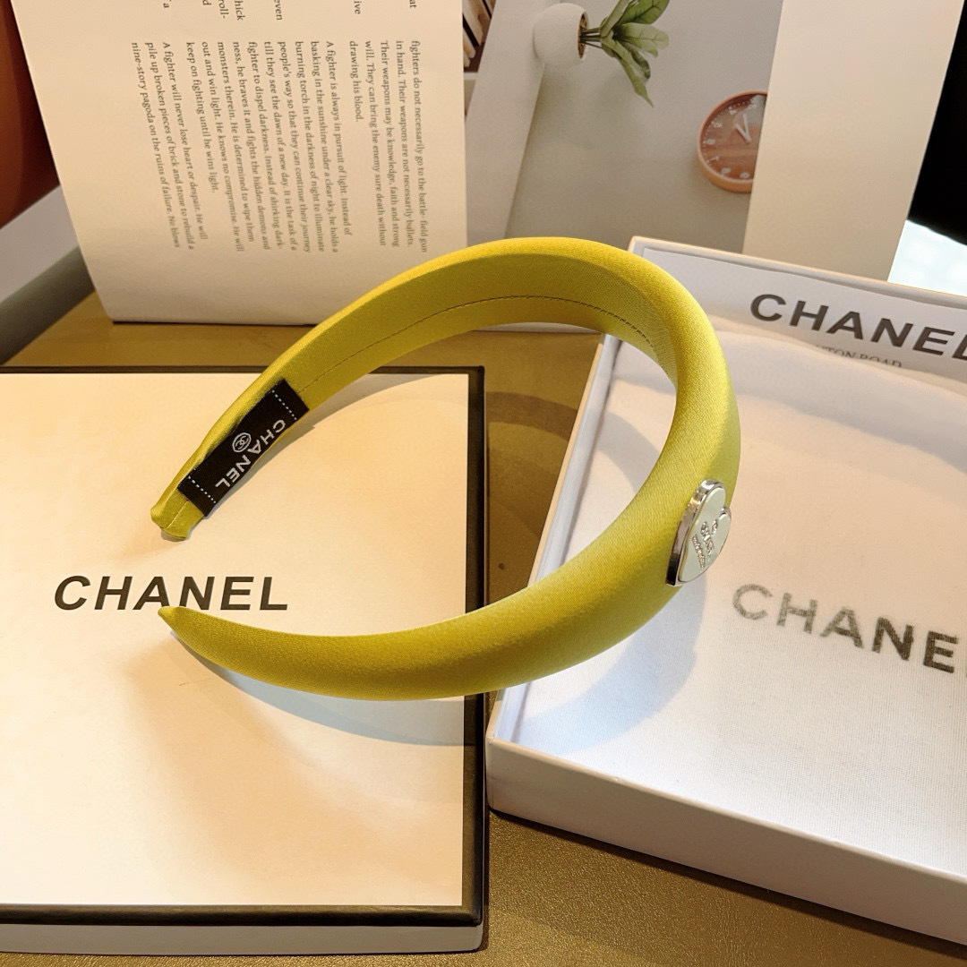 配包装
CHANEL（香奈儿）新款精美字母发箍，复古网红爆款头箍 搭配高端材质，超精致，时尚高级百搭款。