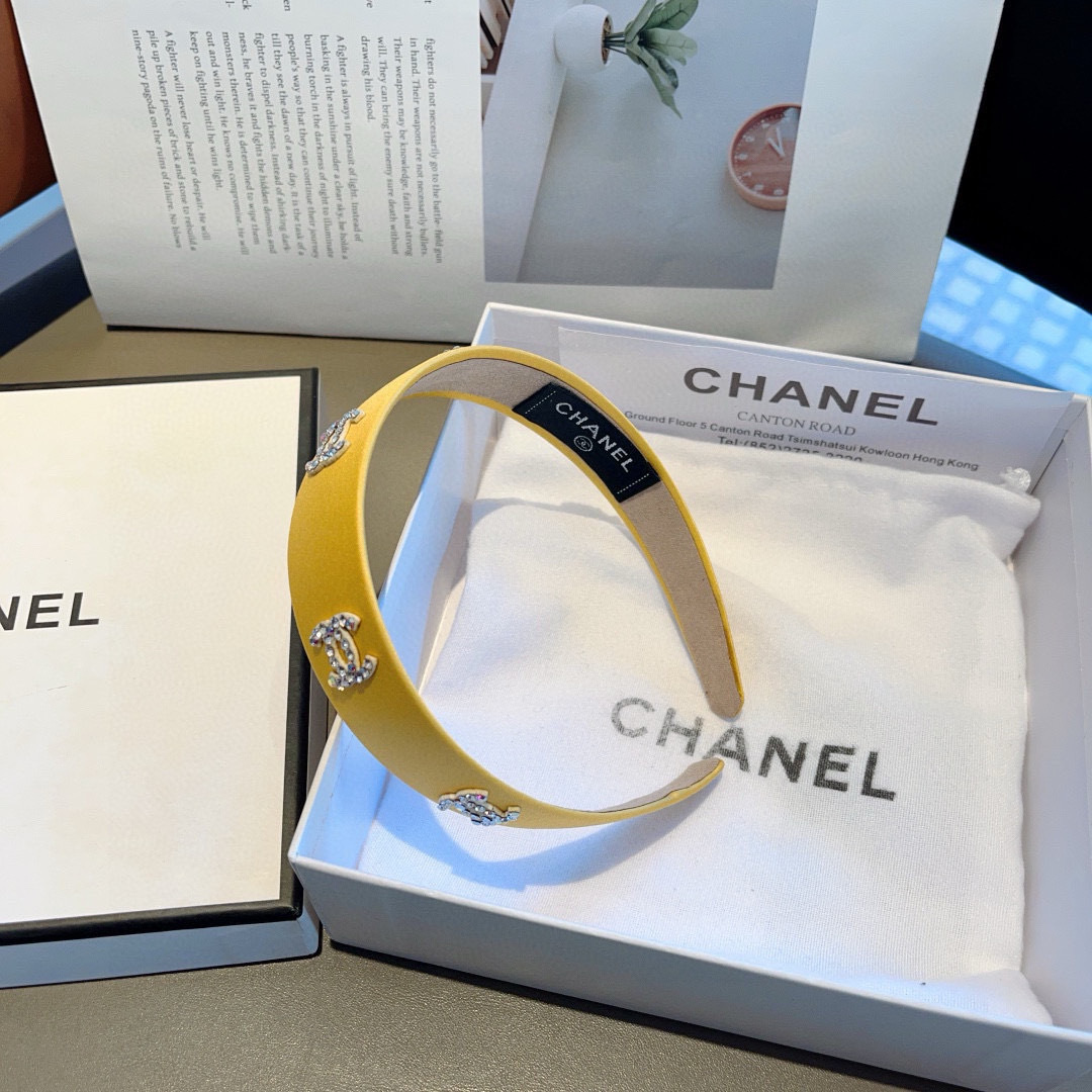 配包装
CHANEL（香奈儿）最新款小香发箍，新品巨显脸小头箍，网红爆款推荐 搭配高端双Ｃlogo ，超