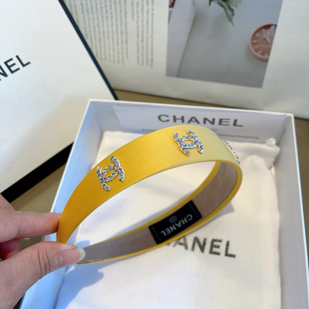 配包装
CHANEL（香奈儿）最新款小香发箍，新品巨显脸小头箍，网红爆款推荐 搭配高端双Ｃlogo ，超