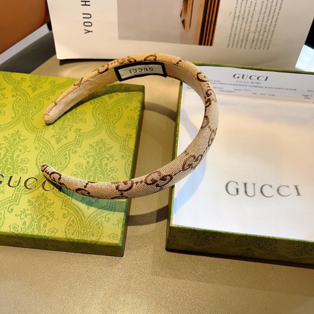 配包装
Gucci古奇 官方经典新款窄版发箍，女神必备单品，非常百搭，时尚潮流