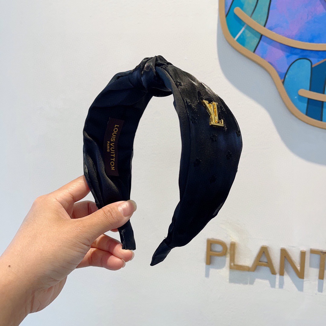 配包装
LV 路易威登 火爆新款绸面料宽版发箍，时尚头箍，专柜最最新款来袭💕时尚百搭，女神必入  ！