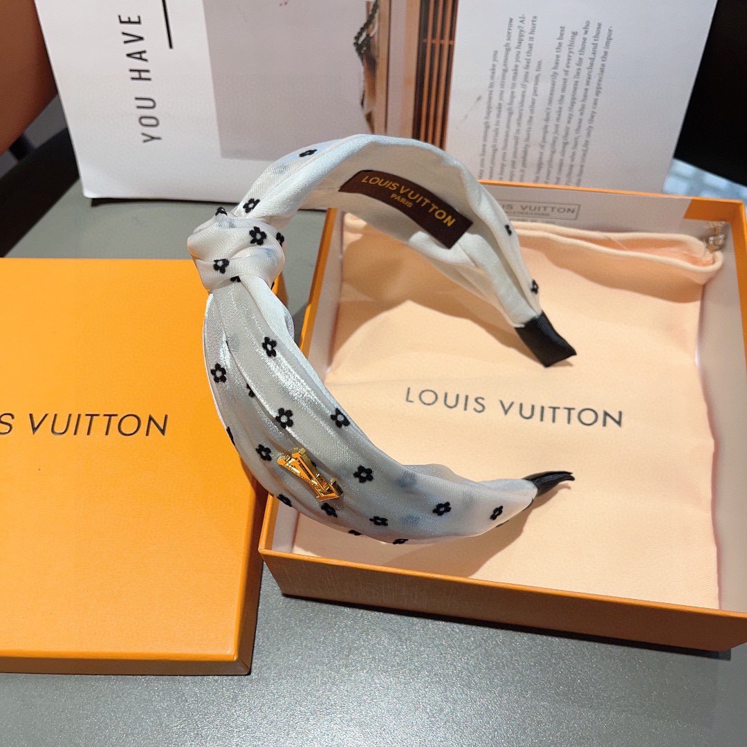 配包装
LV 路易威登 火爆新款绸面料宽版发箍，时尚头箍，专柜最最新款来袭💕时尚百搭，女神必入  ！