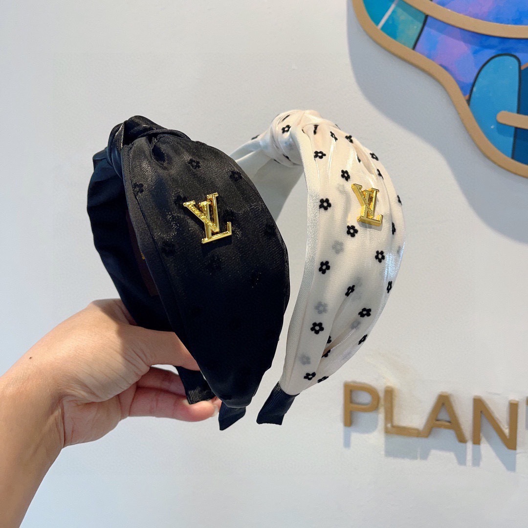 配包装
LV 路易威登 火爆新款绸面料宽版发箍，时尚头箍，专柜最最新款来袭💕时尚百搭，女神必入  ！
